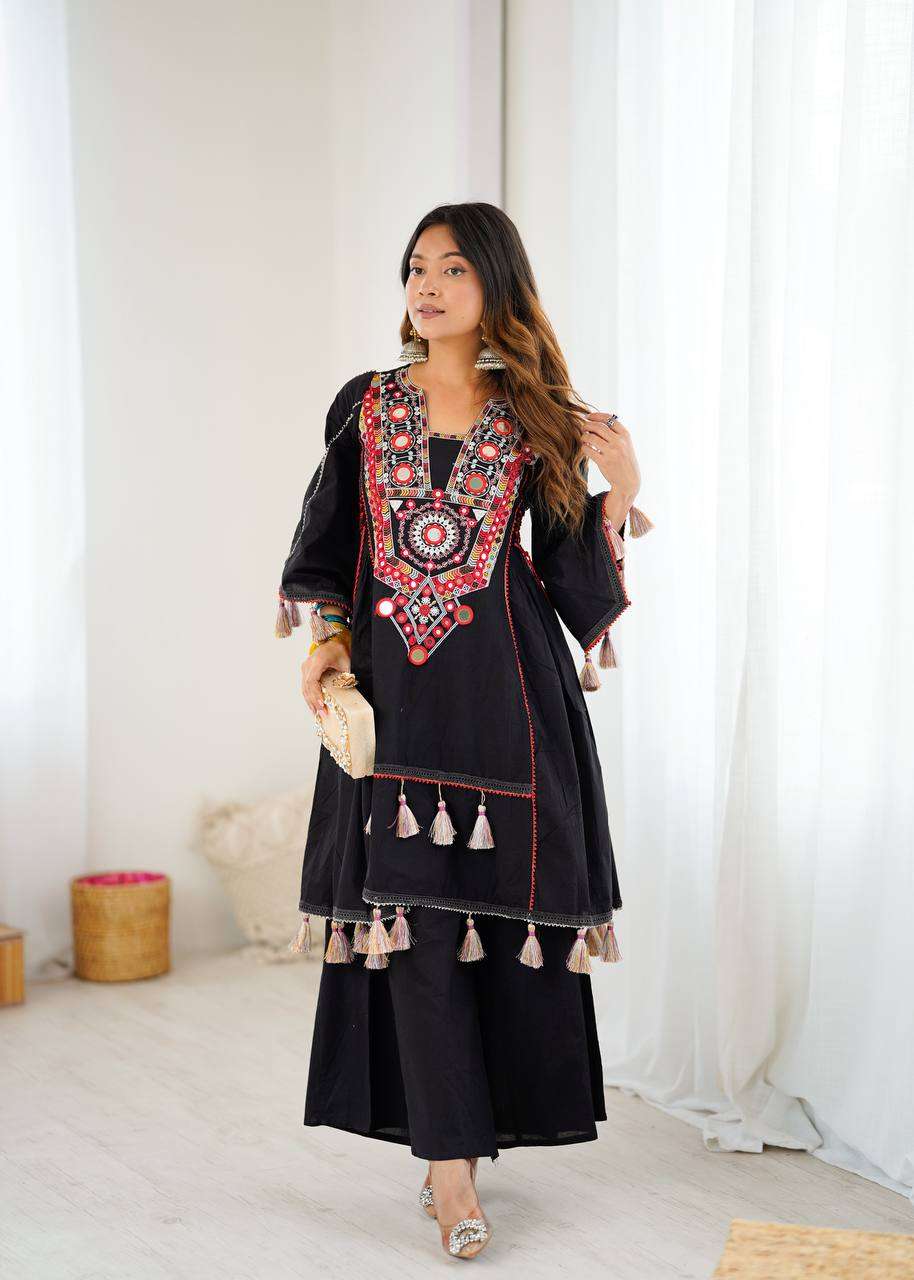 Dandya: Embroidered Co-ord set