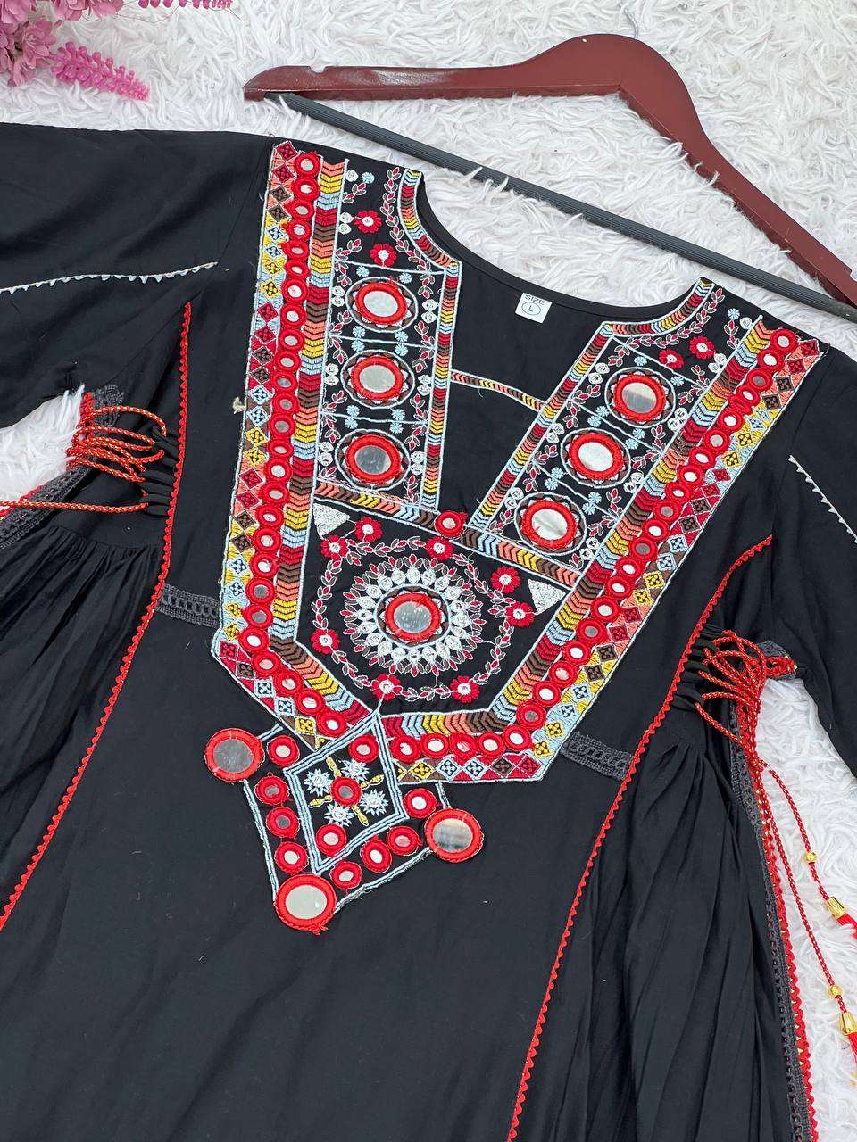 Dandya: Embroidered Co-ord set