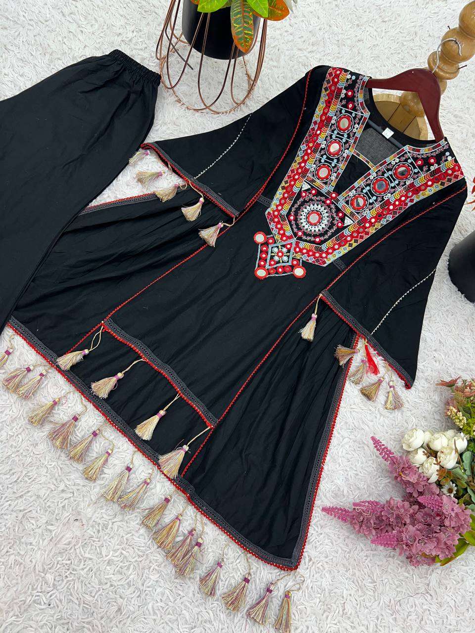 Dandya: Embroidered Co-ord set