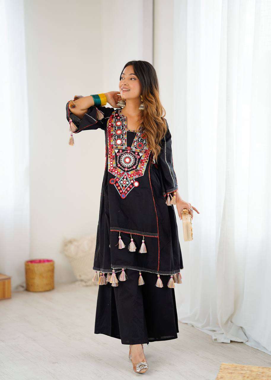 Dandya: Embroidered Co-ord set