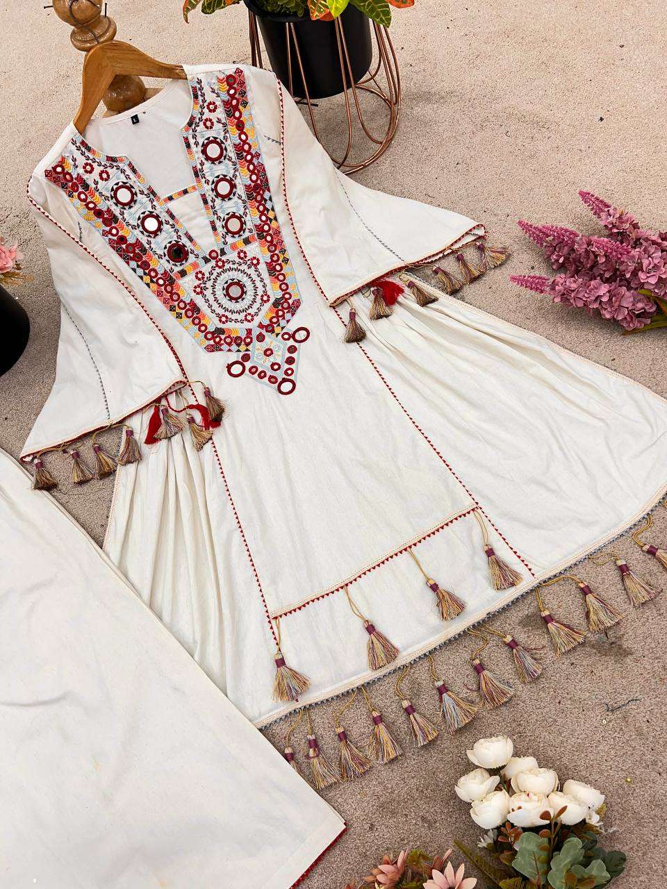 Dandya: White Embroidered Co-ord set