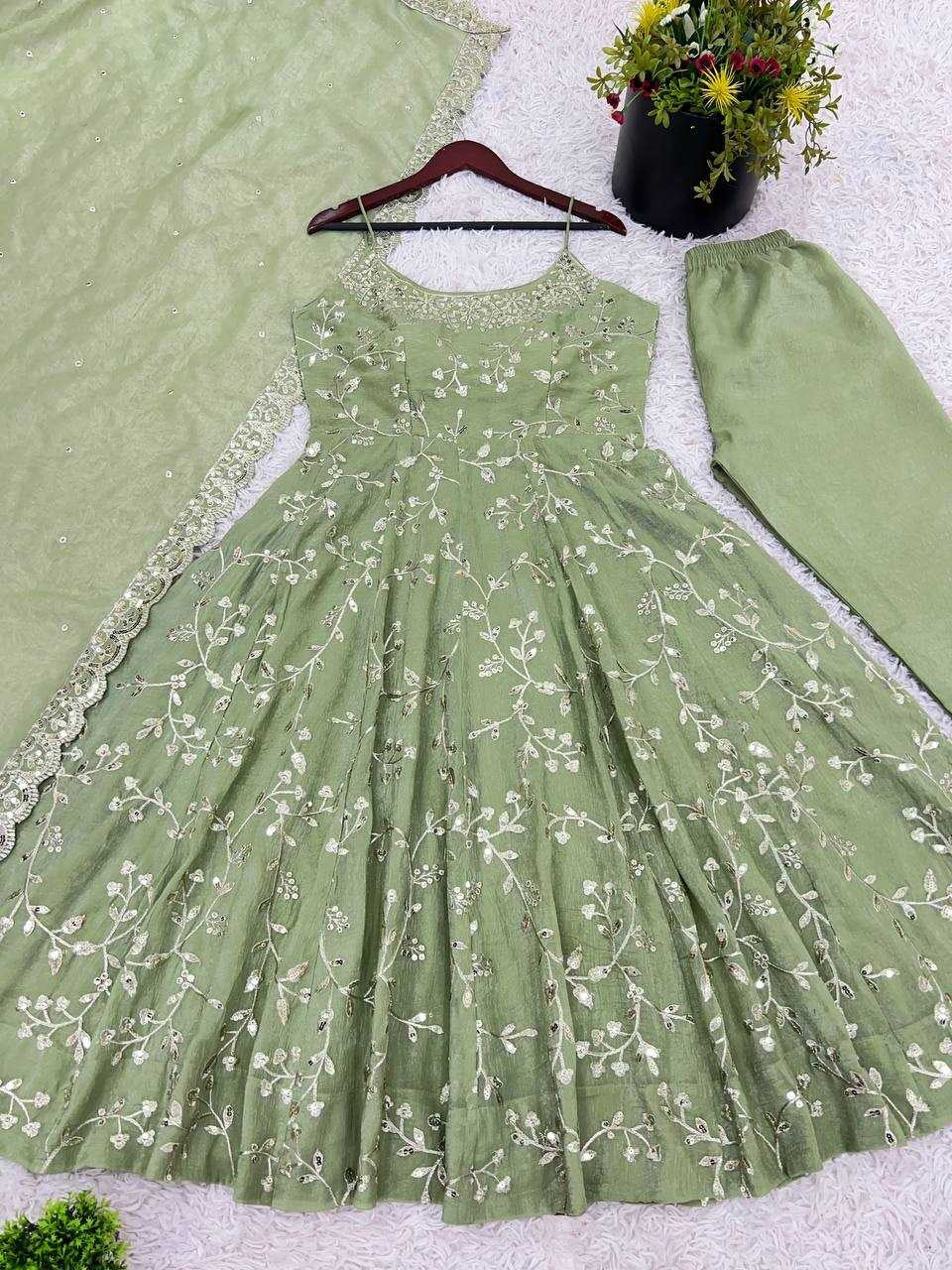 Zayah : Sleeveless Anarkali set